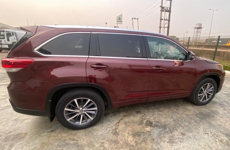 Thumbnail 5 of 2018 Toyota Highlander XLE